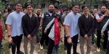 Kaesang Pangarep jumpa kembaran saat blusukan, videonya ramai dikomentari netizen: Beda dinasib aja mas bro..