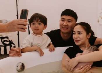 Selamat! Nikita Willy melahirkan anak kedua, pakai metode waterbirth