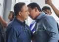Ahok dan Anies Baswedan saling berbisik di peluncuran buku, apa yang mereka bicarakan?