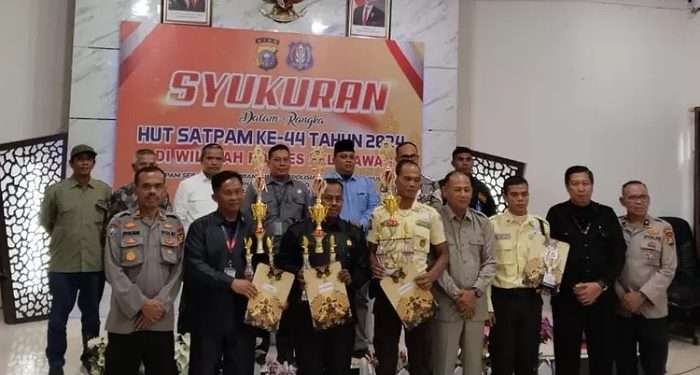 4 security PT Macan Sejahtera Cahaya dapat penghargaan dari Kapolres Pelalawan