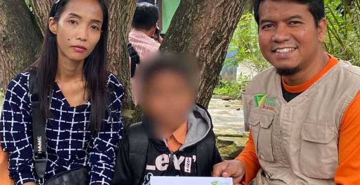 Dompet Dhuafa Sumut salurkan bantuan biaya tunggakan SPP siswa yang dihukum duduk di lantai