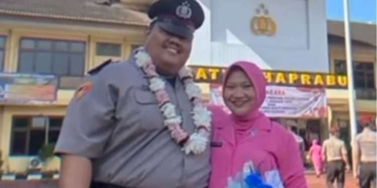 Bukan body shaming, foto polisi gemuk picu pertanyaan netizen soal seleksi masuk