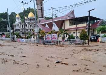 Mencekam! Banjir bandang terjang Parapat, infrastruktur hancur warga mengungsi