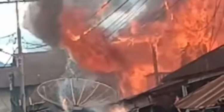 Marah tak diberi uang, anak bakar rumah orang tuanya di Panyabungan