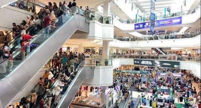 Pusat perbelanjaan di Medan ramai pengunjung di libur lebaran