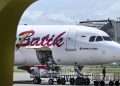 Penumpang wanita diturunkan paksa dari pesawat Batik Air usai mengaku membawa bom