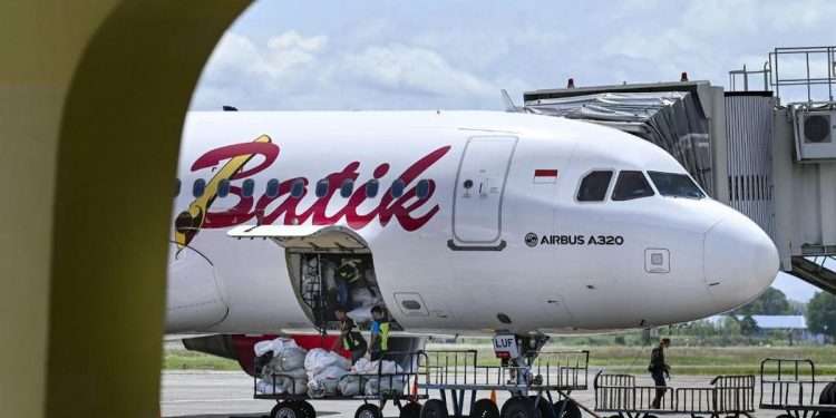 Penumpang wanita diturunkan paksa dari pesawat Batik Air usai mengaku membawa bom
