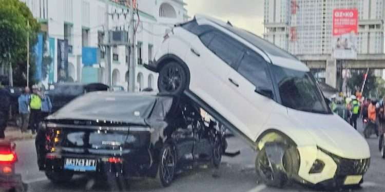 Tabrakan beruntun libatkan 10 kendaraan di HM Yamin Medan, pengemudi mobil listrik BYD diamankan