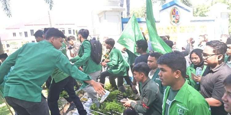 Konflik tanah wakaf, massa Al Washliyah kepung Kantor Bupati Deli Serdang