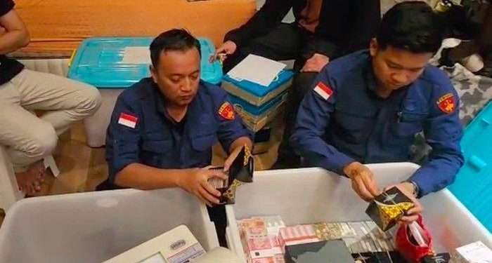 Penyidik Kejagung nyaris pingsan saat temukan uang suap Rp950 miliar di rumah Zarof Ricar