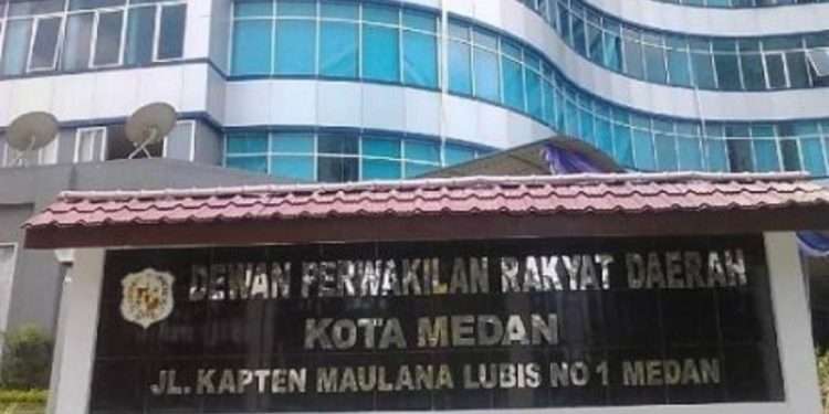 Diduga peras pengusaha biliar, Ketua Komisi DPRD Medan dilaporkan ke Polda Sumut