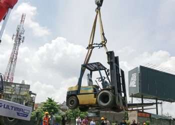 Yamaha G-Ultima buktikan ketangguhan rangka, mampu angkat forklift 5 ton