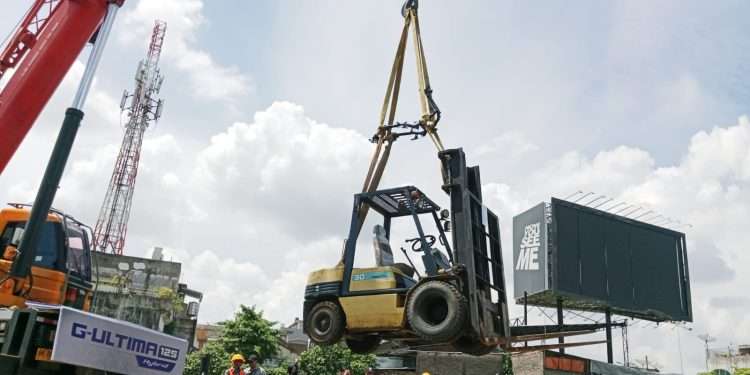 Yamaha G-Ultima buktikan ketangguhan rangka, mampu angkat forklift 5 ton