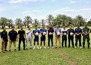 Wujud kepedulian pembinaan atlet muda: PT Kindra beri bantuan perlengkapan olahraga ke SSB Sei Mangkei