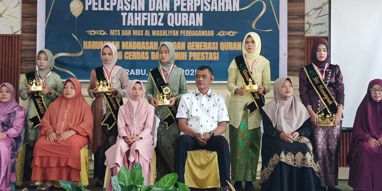 Pelepasan dan perpisahan Tahfiz Quran MTs dan MA Al Washliyah Perdagangan digelar khidmat