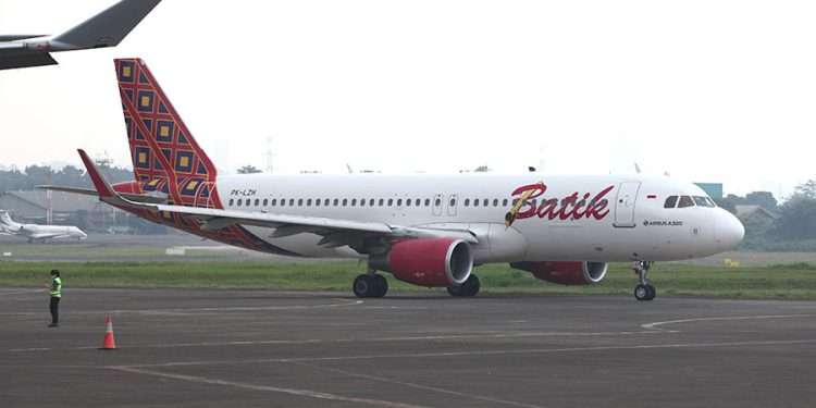Ngeri! Detik-detik Pesawat Batik Air Mendarat Miring di Bandara Soetta