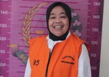 Kades ini Korupsi Rp 500 Juta dan Jual Posyandu, Tetap Tersenyum Saat Ditahan