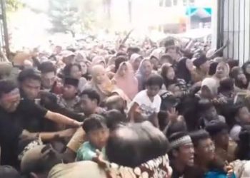 Diduga berebut makanan, 3 Orang Tewas Terinjak saat Pesta Rakyat Pernikahan Anak Dedi Mulyadi