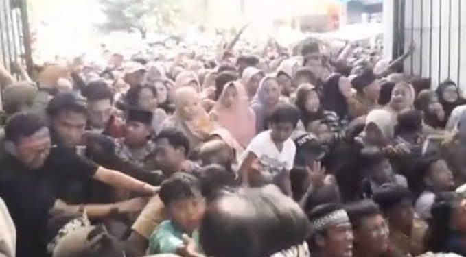 Diduga berebut makanan, 3 Orang Tewas Terinjak saat Pesta Rakyat Pernikahan Anak Dedi Mulyadi