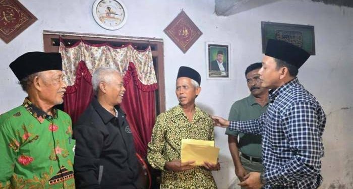 Guru Ngaji yang Didenda Rp25 Juta Akibat Nampar Murid Dapat Bantuan Umroh dan Motor Baru