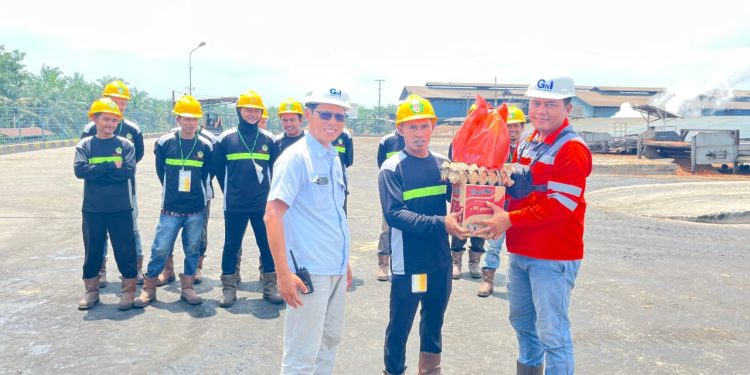 PT Gandaerah Hendana Beri Reward untuk Anggota Security dan Sortasi Terbaik dari PT Macan Sejahtera Cahaya