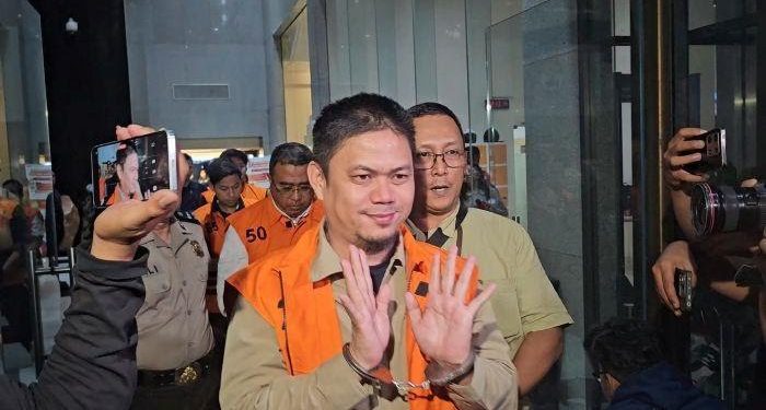 Bupati Koltim Diduga Terima Suap Rp1,6 Miliar Langsung Beli iPhone 16 Pro Max