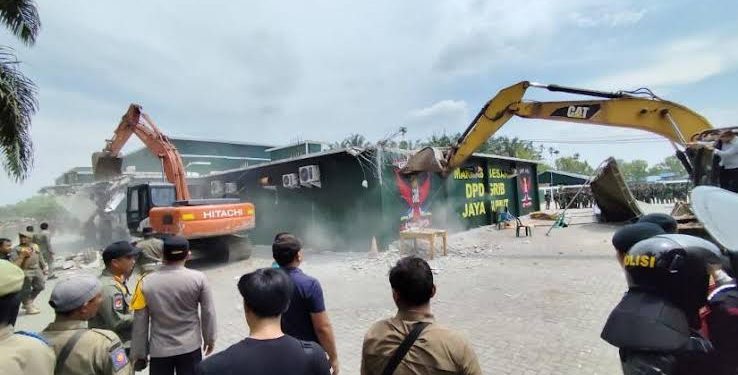 Kantor GRIB Jaya dan THM Marcopolo di Deli Serdang Dirubuhkan, Diduga Jadi Sarang Narkoba