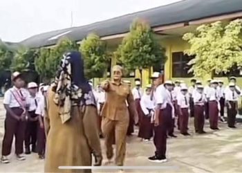 Viral Guru SD di Lampung Diduga Hendak Cekik Murid Saat Upacara