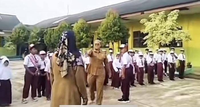 Viral Guru SD di Lampung Diduga Hendak Cekik Murid Saat Upacara
