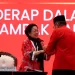Tangis Megawati Pecah Sambut Hasto Kristiyanto di Kongres ke-6 PDIP