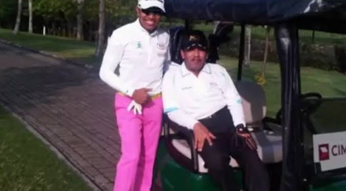 Foto Lawas Ahmad Sahroni Viral, Penampilan Nyentrik Pakai Celana Pink di Lapangan Golf, Netizen: Kok Malah Jadi Caddy Ya?