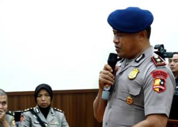 Kompol Cosmas Nangis Usai Dipecat dari Polri, Klaim Tak Tahu Telah Melindas Ojol Affan