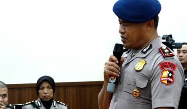 Kompol Cosmas Nangis Usai Dipecat dari Polri, Klaim Tak Tahu Telah Melindas Ojol Affan