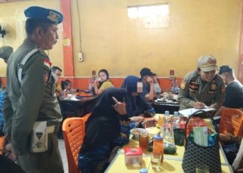 12 ASN Riau Terjaring Satpol PP Nongkrong di Warkop Saat Jam Kerja