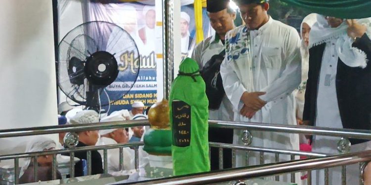 Buya Arrazy Hasyim Gelar Ziarah dan Tausiah dalam Peringatan Haul Ke-7 Buya Syekh Salman Daim