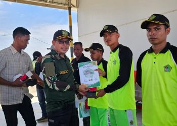 Sukses Gagalkan Pencurian Sawit, Dir Ops PT Macan Sejahtera Cahaya Beri Reward ke-13 Tim Keamanan