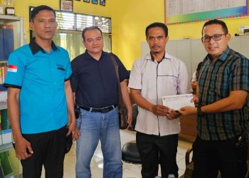 Peduli Pendidikan, PT Macan Sejahtera Cahaya Beri Bantuan ke SDN 005 Kerumutan Riau