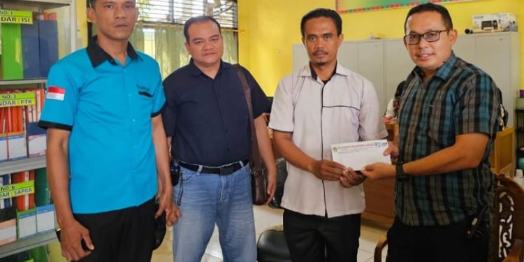 Peduli Pendidikan, PT Macan Sejahtera Cahaya Beri Bantuan ke SDN 005 Kerumutan Riau