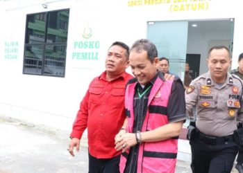 Eks Camat Medan Polonia Ditahan Terkait Dugaan Korupsi Anggaran BBM, Senyum Saat Digiring Jaksa