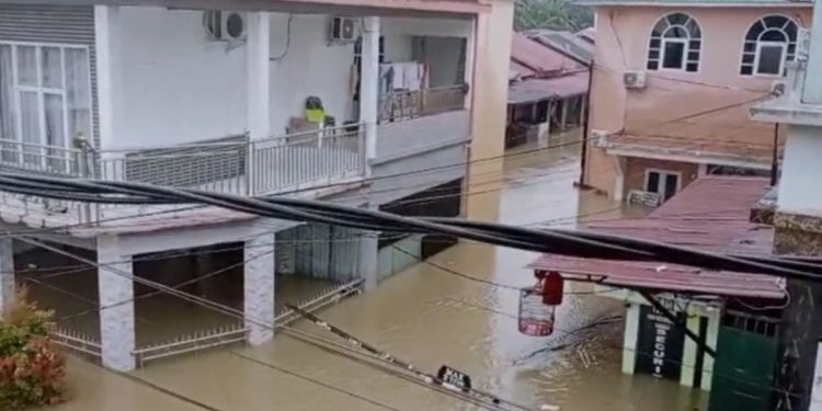 Banjir Parah di Medan, Ribuan Rumah Terendam Hingga Setinggi Atap