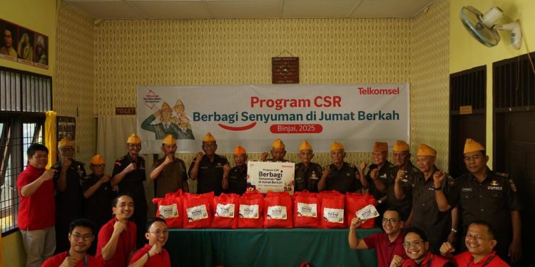 Berbagi Senyuman Jumat Berkah, Telkomsel Bersama Dompet Dhuafa Peduli Veteran di Binjai