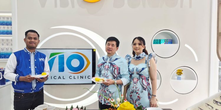 Bebas Kacamata Seharian Tanpa Operasi Lewat Terapi Ortho-K, Kini Hadir di VIO Optical Clinic Medan
