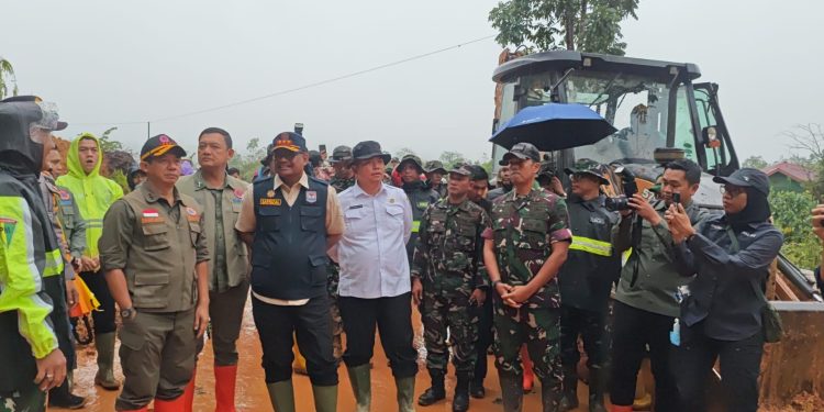 Yonzipur 1/DD Gerak Cepat Buka Jalur Longsor Tarutung–Sibolga