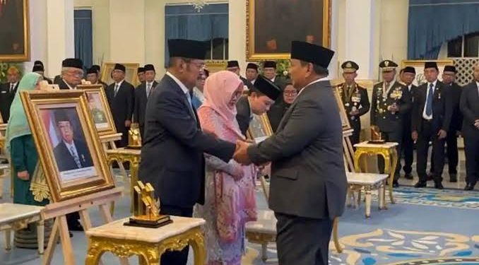 Prabowo Tetapkan 10 Tokoh Sebagai Pahlawan Nasional, Termasuk Soeharto dan Gus Dur