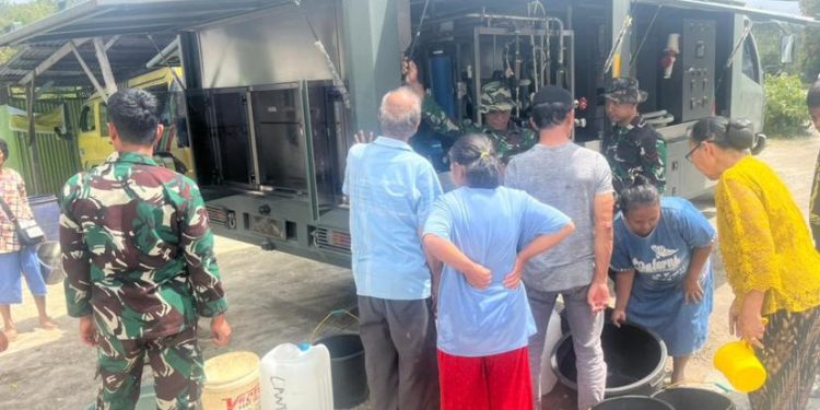 Mobil RO Yon Zipur 1/DD Pastikan Pasokan Air Bersih untuk Warga Terdampak Bencana di Tapanuli Utara