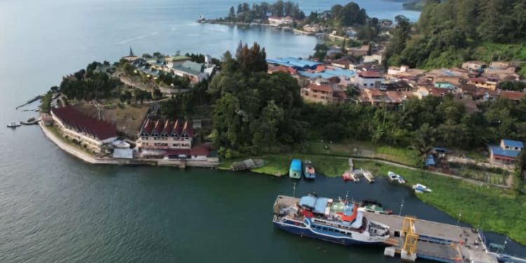 Pengunjung Danau Toba Meningkat Jelang Tahun Baru 2026, Penyeberangan dan Homestay Mulai Padat