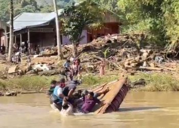 Detik-detik Rakit Wagub Aceh Terbalik Saat Tinjau Lokasi Bencana
