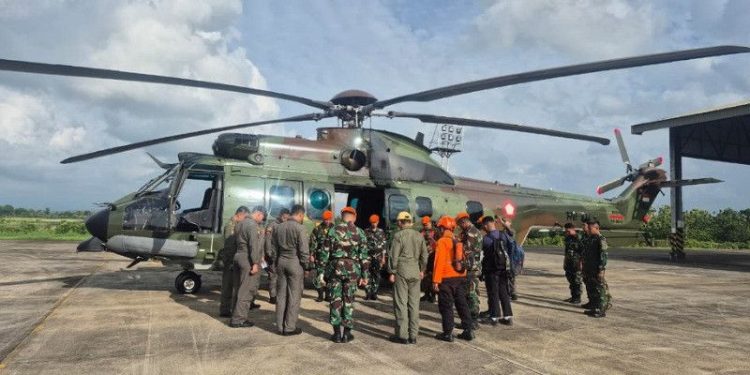 TNI AU Kerahkan 79 Personel Pasgat untuk Evakuasi Pesawat ATR 42-500 di Sulsel