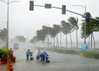 BMKG Keluarkan Peringatan Dini Cuaca Ekstrem, Hampir Seluruh Indonesia Berstatus Waspada