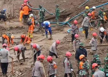 23 TNI AL Gugur Akibat Longsor di Cisarua, 18 Prajurit Masih Dalam Pencarian